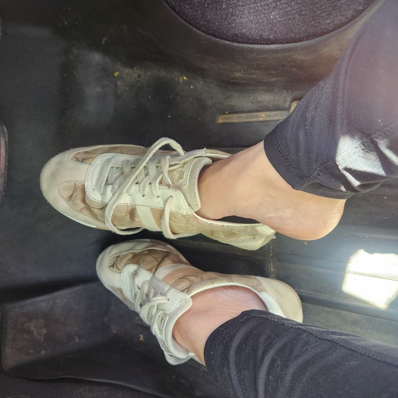 Stylish Women's Sneakers in Cream and Tan - Picture 1 of 6